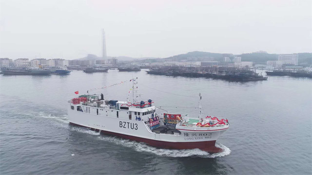 我國自主建造的首批兩艘大洋性玻璃鋼超低溫金槍魚延繩釣船隆興801和隆興802順利啟航，對于我國的玻璃鋼漁船產(chǎn)業(yè)化進(jìn)程具有里程碑式的重要而深遠(yuǎn)的意義。廣東博皓提供玻璃鋼船艇選材解決方案。