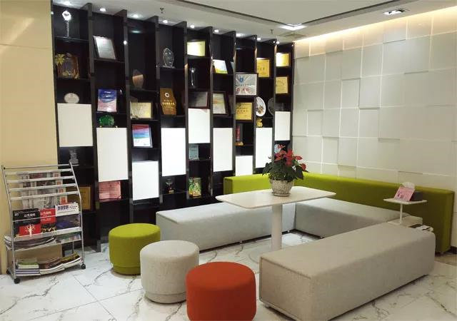 客戶不會因為我們的產品感動,客戶只會因為我們的員工而感動!