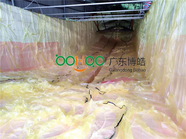 完成鋪層后,用真空袋覆蓋好