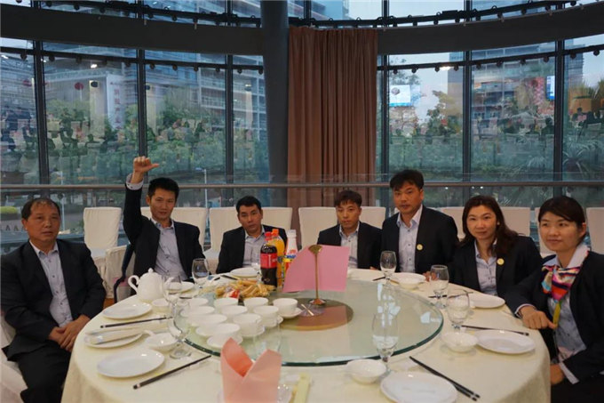 博皓家人們歡聚一堂，把酒言歡，開懷暢飲-4