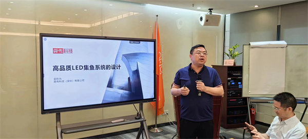 舜傳科技(深圳)有限公司代表做企業(yè)宣傳