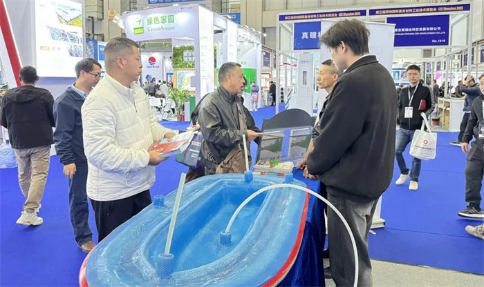 新型VPI硅膠真空成型工藝制作無人船